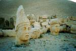 Nemrut Dagi-Antioco e Tyche.jpg